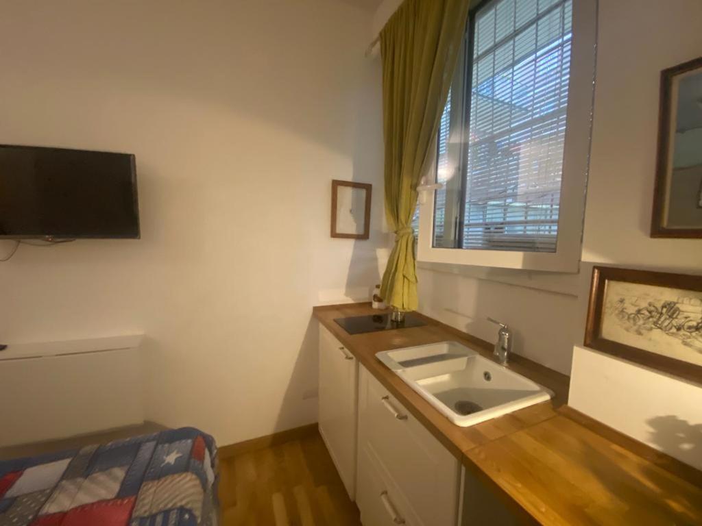 Piccolo E Indipendente A Garbatella Apartment Roma Ngoại thất bức ảnh